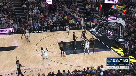 NBA - Stephen Curry hits BACK-TO-BACK 3-pointers to extend the Warriors' lead in Utah! Jazz-Warriors