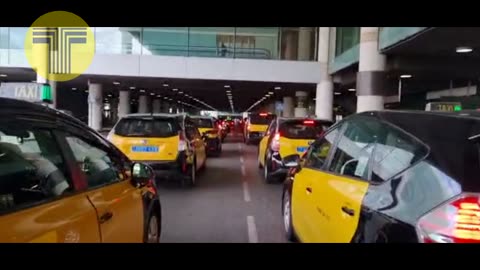 Así es la pitada infernal de los taxistas en el aeropuerto de Barcelona