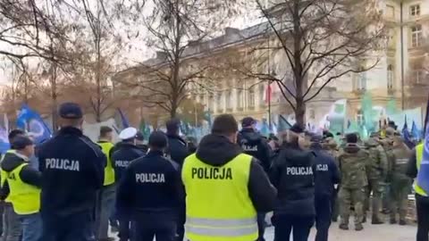 Poland: mass protest of police servicemens and servicewomens to rise their wages