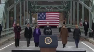 The Most Awkward Presidential Entrance You'll See