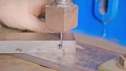 How to easily make Hinges - including the Jig - using Basic Tools-14