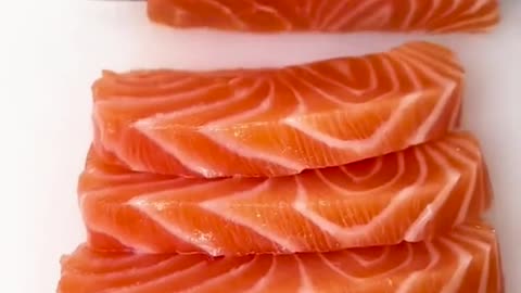 Correct cutting method of salmon
