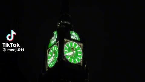 Lightning strikes clock tower in Mecca as fierce storm hits holy city....🌟