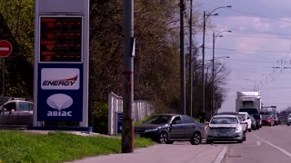 Fuel shortage causes long lines in Ukraine