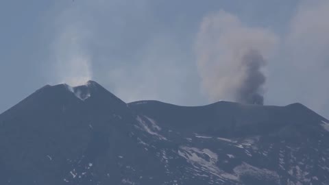 Remarkable time lapse of Mount Etna volcanic activity