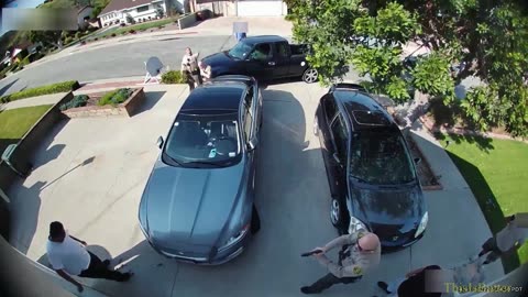 Bodycam shows suspect being shot by LASD deputies after short pursuit and armed with a screwdriver