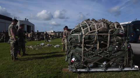 Paratroopers load to assist Afghanistan evacuation