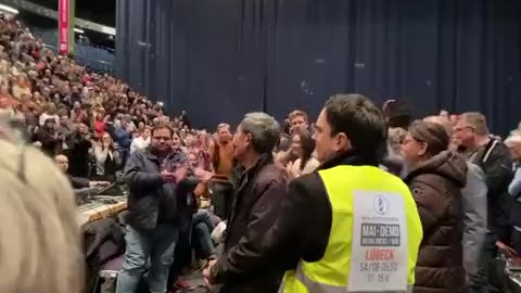 Sucharit Bhakdi receiving a heroes welcome in his hometown in Germany