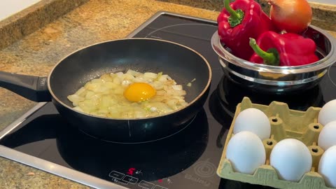 ASMR 4K - Experience Slow Life with this Onion and Egg Delight