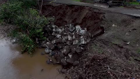 ROCK STARS: US Engineers Heavy Lifting Aims To Stop Flooding In California