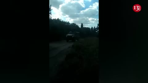 Footage of Ukrainian fighters heading to Kherson with large number of hardware and armored vehicles