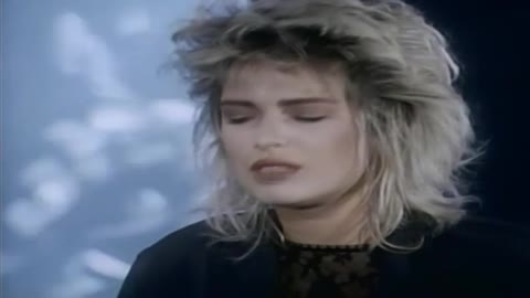 Kim Wilde - You Keep Me Hanging On (Remix)