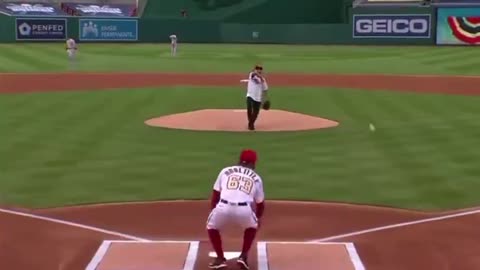 Anthony Fauci’s throws first pitch