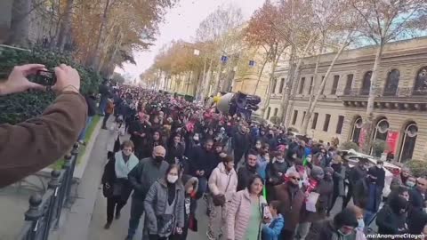 LOVE MY GEORGIAN PATRIOTOS HOLDING THE LINE IN TBILISI!!! გაუმარჯოს თავისუფლებას!!!