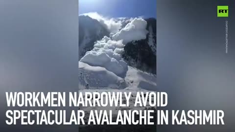 Workmen narrowly avoid spectacular avalanche in Kashmir 02/09