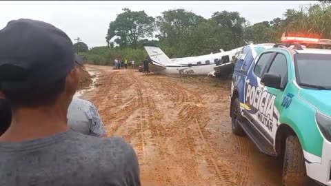 Avião com turistas cai em Barcelos, no Amazonas, deixando 12 mortos