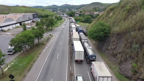 Truckers block highway after Bolsonaro defeat in Brazil election | AFP