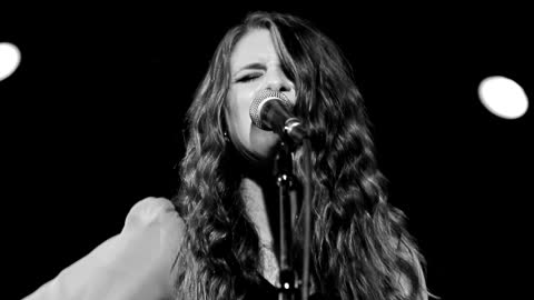 Savannah Outen: at The Roxy performing "Landslide" (Fleetwood Mac Cover)