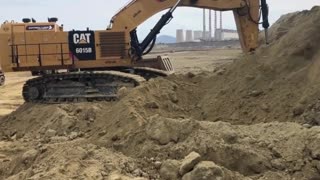 For such a big excavator, loading on the construction