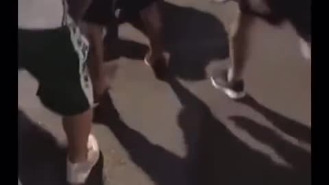 Vídeo mostra o momento em que torcedora é atingida e cai