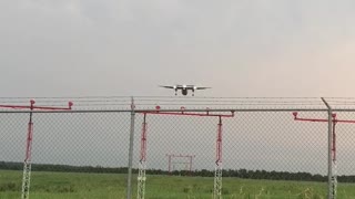 Q400 landing overhead