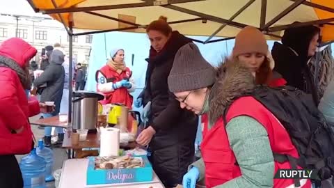 Ukraine: Local Red Cross garrisons hand out food, aid to hundreds of displaced in Lviv