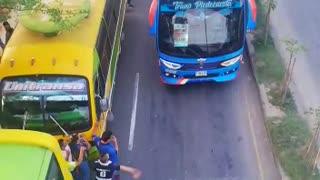 Los buses participantes atacan a los que han decidido no participar en la jornada