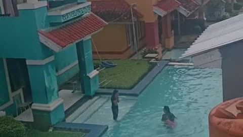 villa with swimming pool 🦥