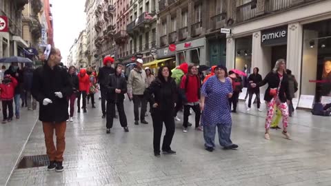 Les Masques Blancs HK danser encore 15 mai