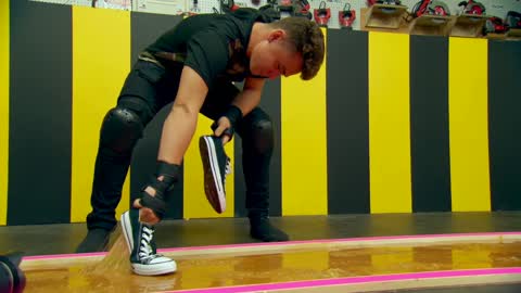 Can You Walk on Rodent Glue Without Getting Stuck? | MythBusters Jr.