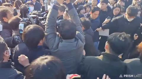 🚨BREAKING: South Korean opposition leader Lee Jae-myung stabbed at press conference