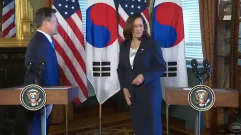 Kamala Harris RUDELY Wipes Hand on Pants After Shaking South Korean President's Hand