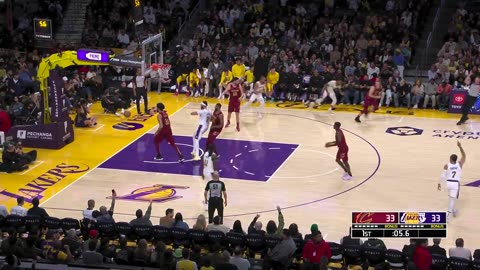 D'Angelo Russell Drills Clutch Step-Back 3! Lakers vs. Cavs