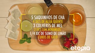 Chá doce de morango gelado