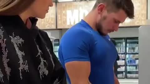 shmeksss boobs prnaks #shorts #tiktok #prank #skgaur