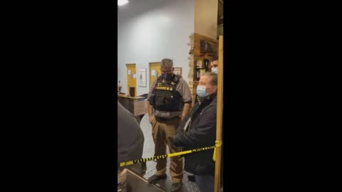 Patriots chase away police officers who tried to shut down their gym due to COVID-19 guidelines