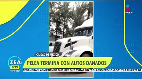 Al tratar de huir de accidente, tráiler embiste a varios autos en Iztacalco