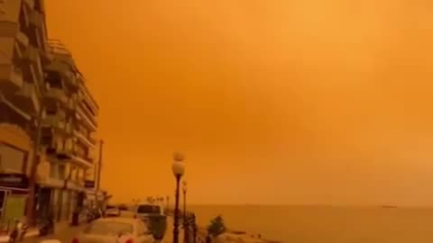 Tormentas de arena han teñido de naranja partes de Grecia.