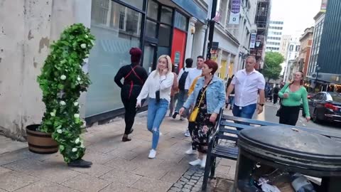 The Bushman Prank: Scaring People in Gran Vía Street