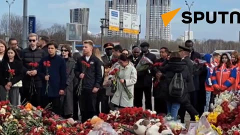 RUSSIA: Diplomats, Foreign Employee and Students Lay Flowers at Memorial in Crocus City Hall!