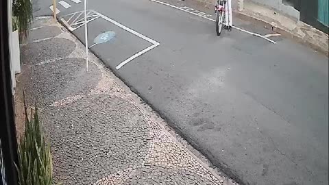 Acidente entre duas motos em jales