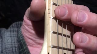 Perfect 4th interval between two adjacent strings
