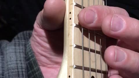 Perfect 4th interval between two adjacent strings