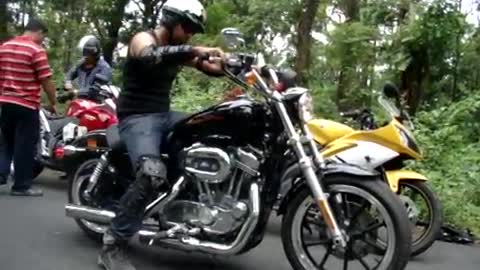 Harley Davidson SuperLow 883_-_Riding impression & sound