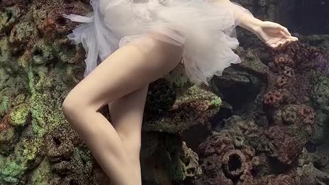 Super aesthetic underwater oriental beauty