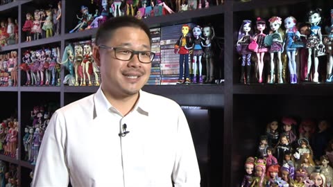 THIS MAN OWN 9,000 BARBIE DOLLS