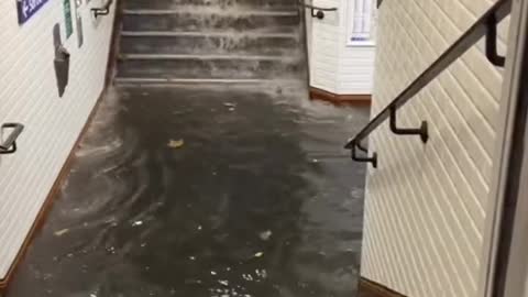 Torrential rain fell on the streets of Paris