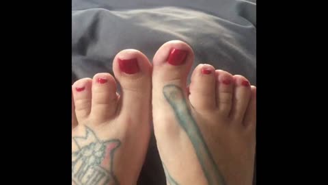 Beautiful Tapered Toes ( Foot Fetish) Huge Big Toes