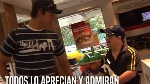 Así celebró McDonald’s que su empleado más especial cumplió 30 años en la empresa