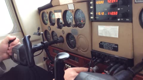 Cessna 152 landing at Parry Sound.